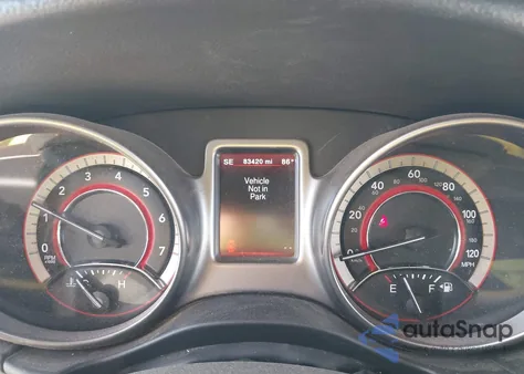 2018 Dodge Journey Crossroad z USA, uszkodzony, nr VIN 3C4PDCGG3JT379023